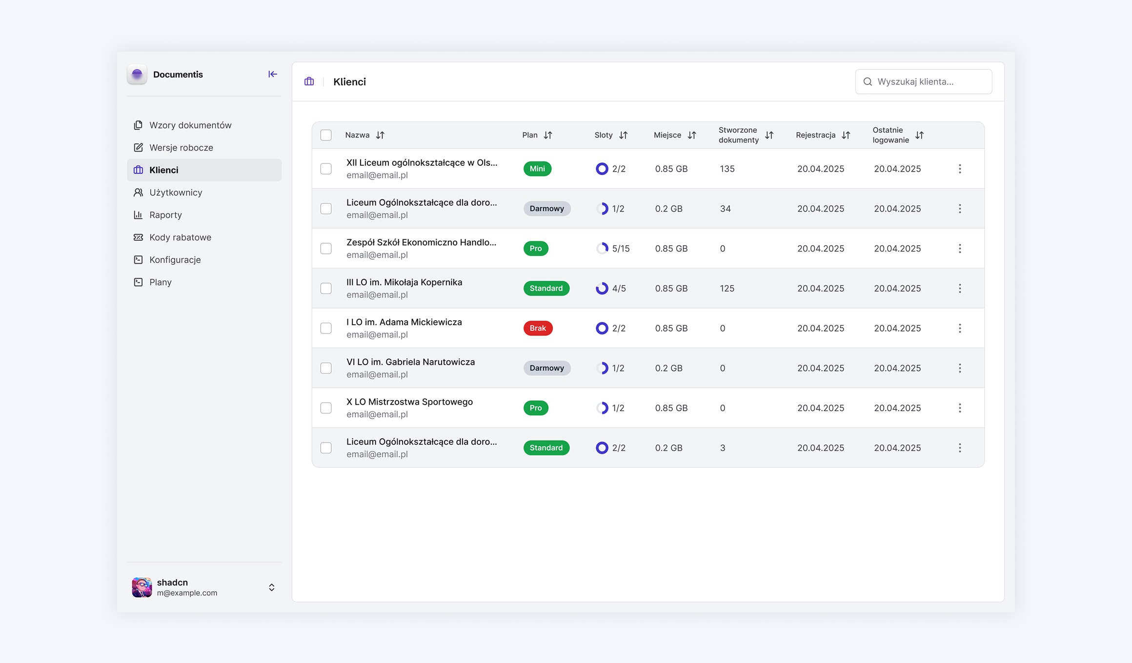 Dokumentis - customer panel with folders and document statuses